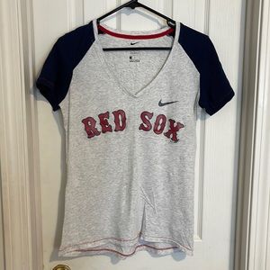 Nike Women’s Boston Red Sox Shirt Size M